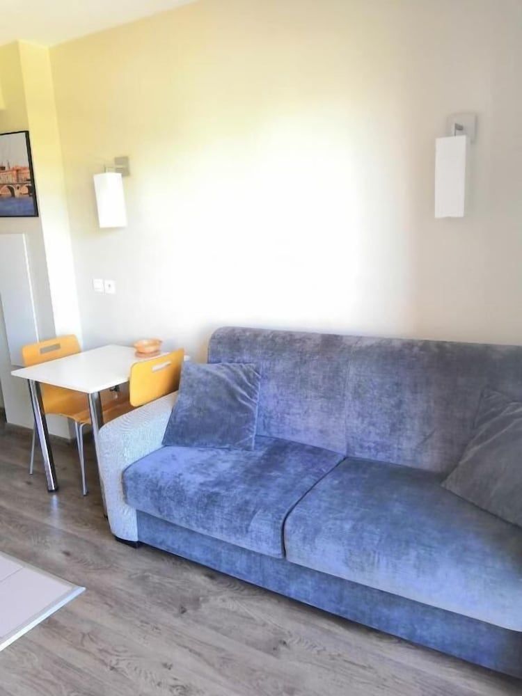 Economy Single Studio