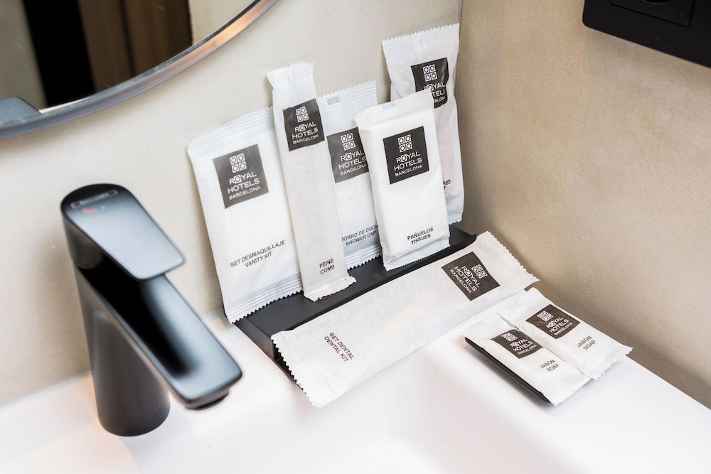 Royal Ramblas Basic Double Room, 1 Double Bed 9