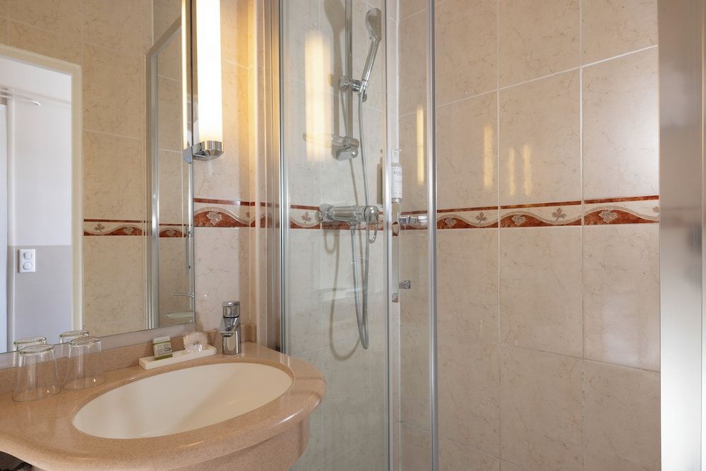 Hôtel Clément Tradition Double Room, City View 5