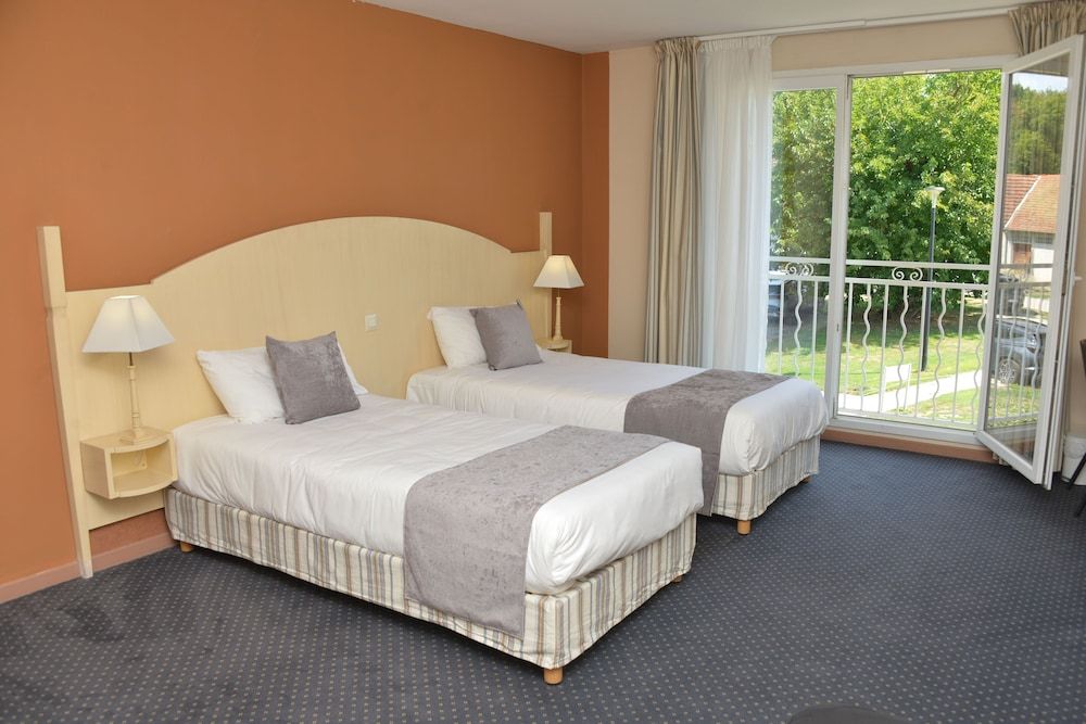 Standard Room, 2 Twin Beds, Non Smoking (with Single Sofabed)