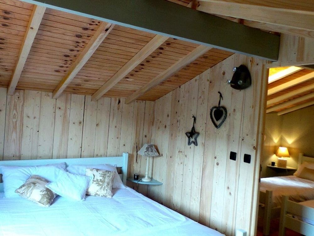 Au Fil de L'eau Cabin, Private Bathroom, Lake View (Je n'suis pas du matin) 2