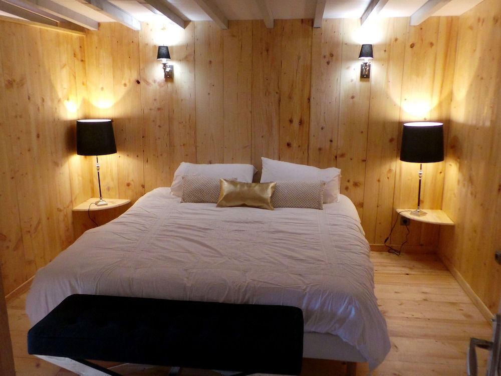 Au Fil de L'eau Cabin, Private Bathroom, Lake View (Elle fait son cinéma)