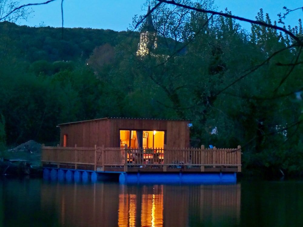 Au Fil de L'eau Cabin, Private Bathroom, Lake View (Les Songes de Steph) 5