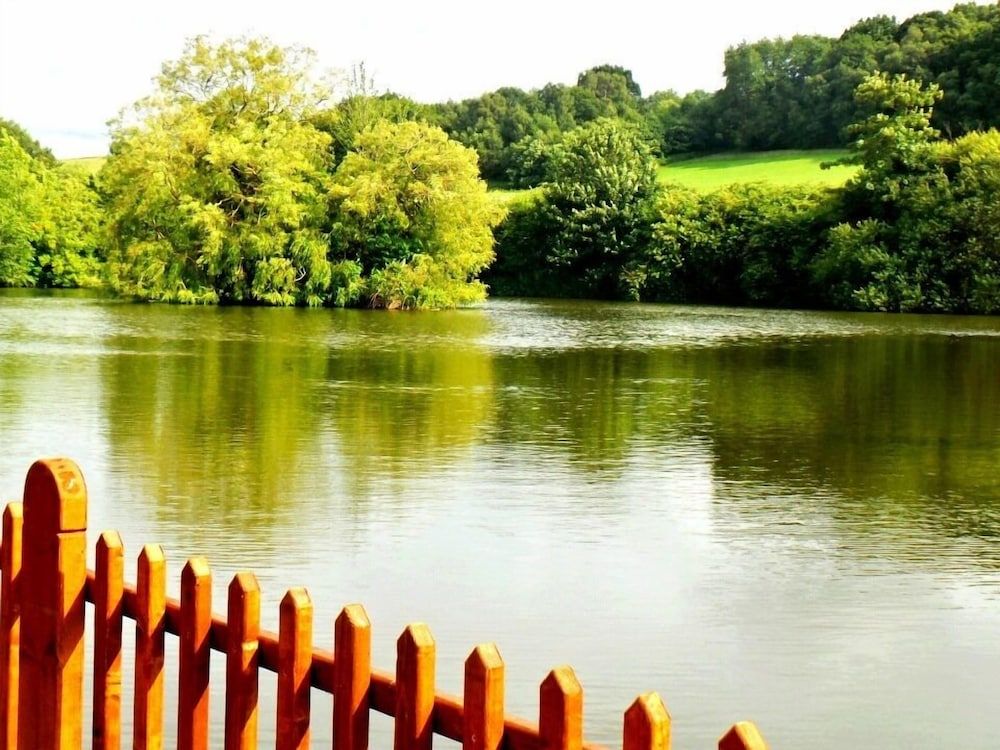 Au Fil de L'eau Cabin, Private Bathroom, Lake View (Les Songes de Steph) 4