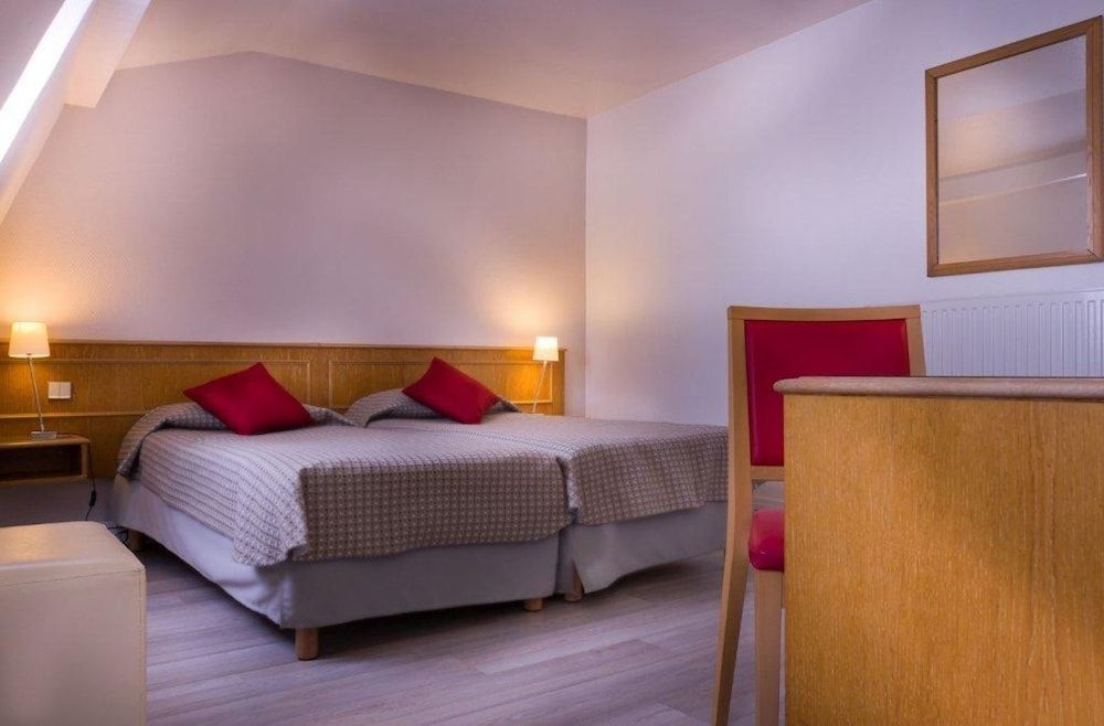 Hotel Le Compostelle Twin Room 4