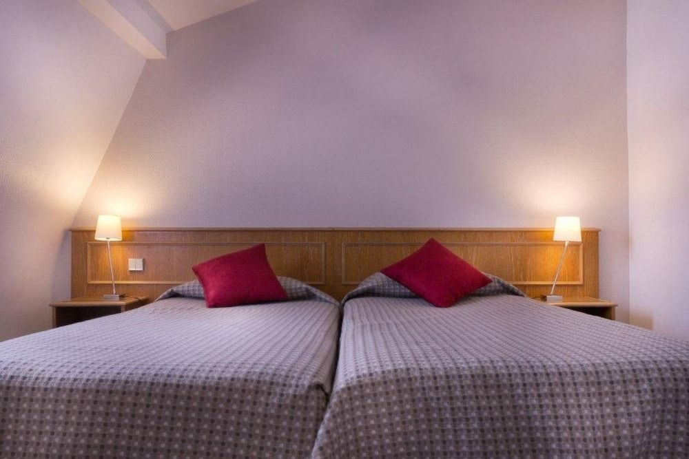 Hotel Le Compostelle Twin Room 3