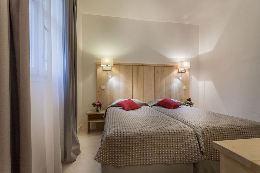 Hotel Le Compostelle Twin Room 2