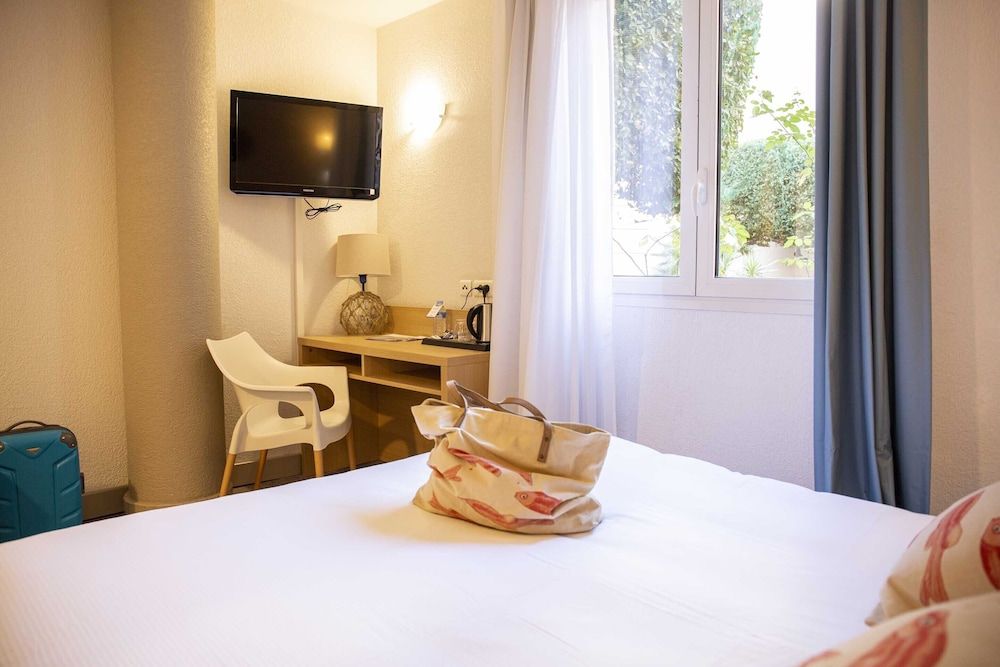 Hôtel Port Marine - Sète Comfort room on the ground floor 6