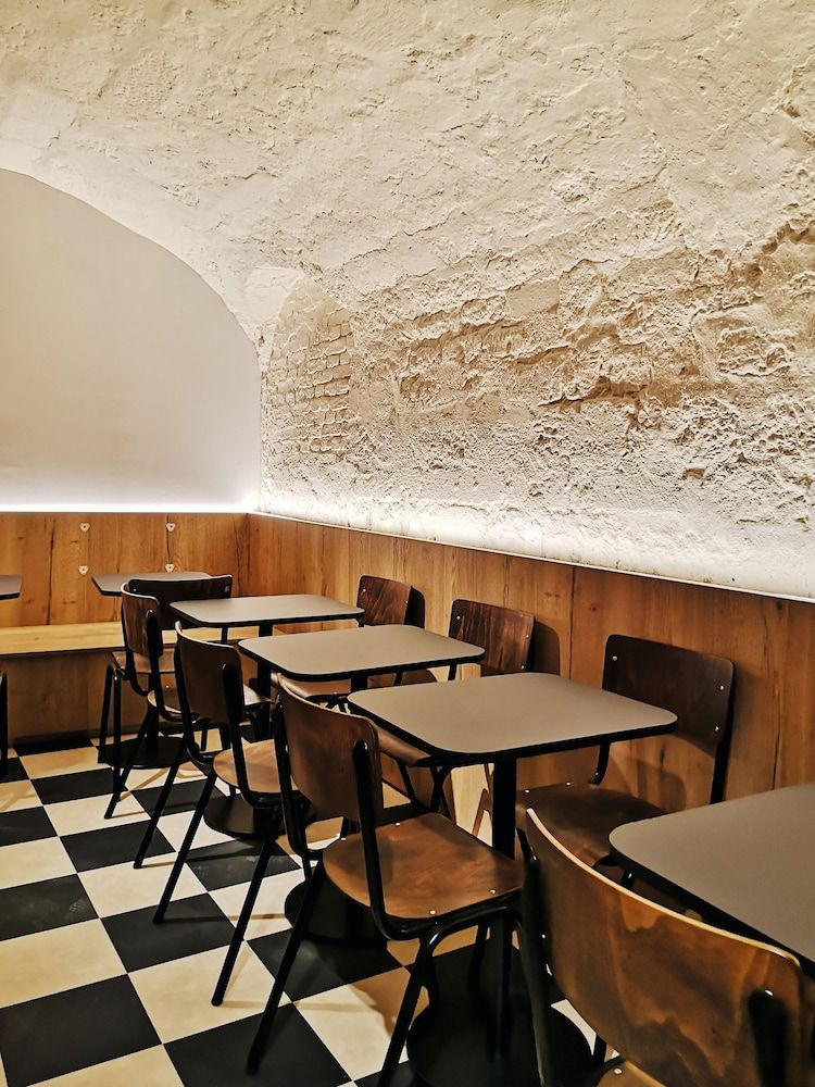 undefined Ibis Styles Paris Gare de l'Est Magenta 8