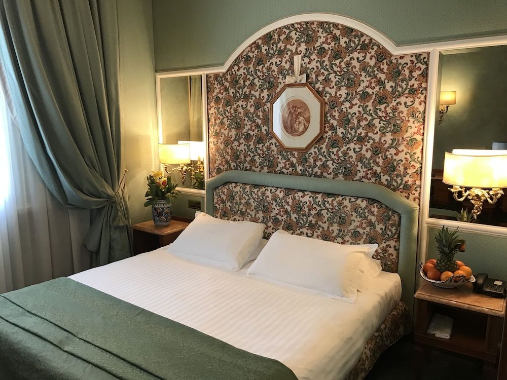 Mecenate Palace Classic Double Room 2