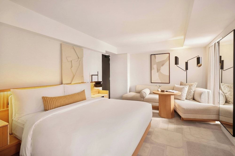 The Jay, Autograph Collection Signature Room, 1 King Bed, City View 4