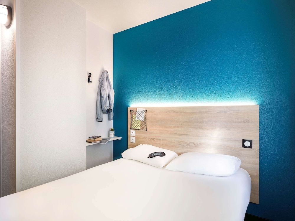 Room (Tandem)