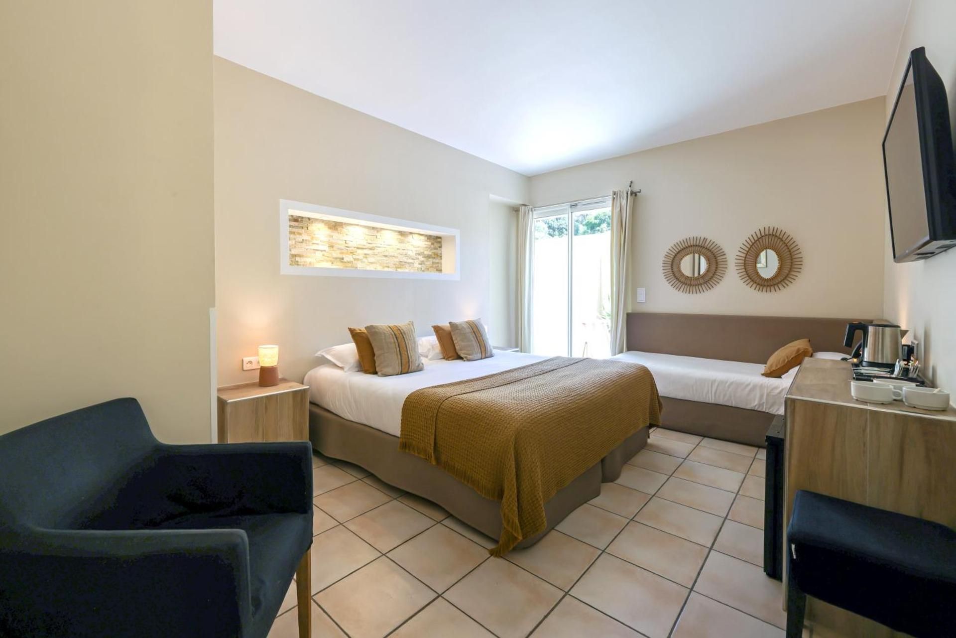 Classic Triple Room with Patio