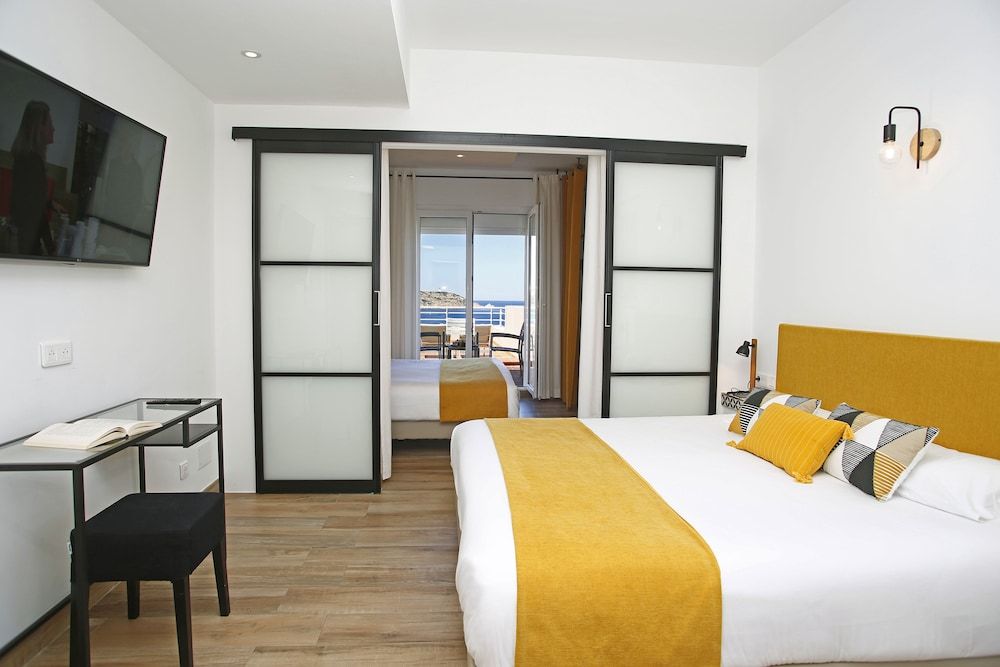 Panoramic Quadruple Room, Balcony, Sea View (Privilge / Balcony)