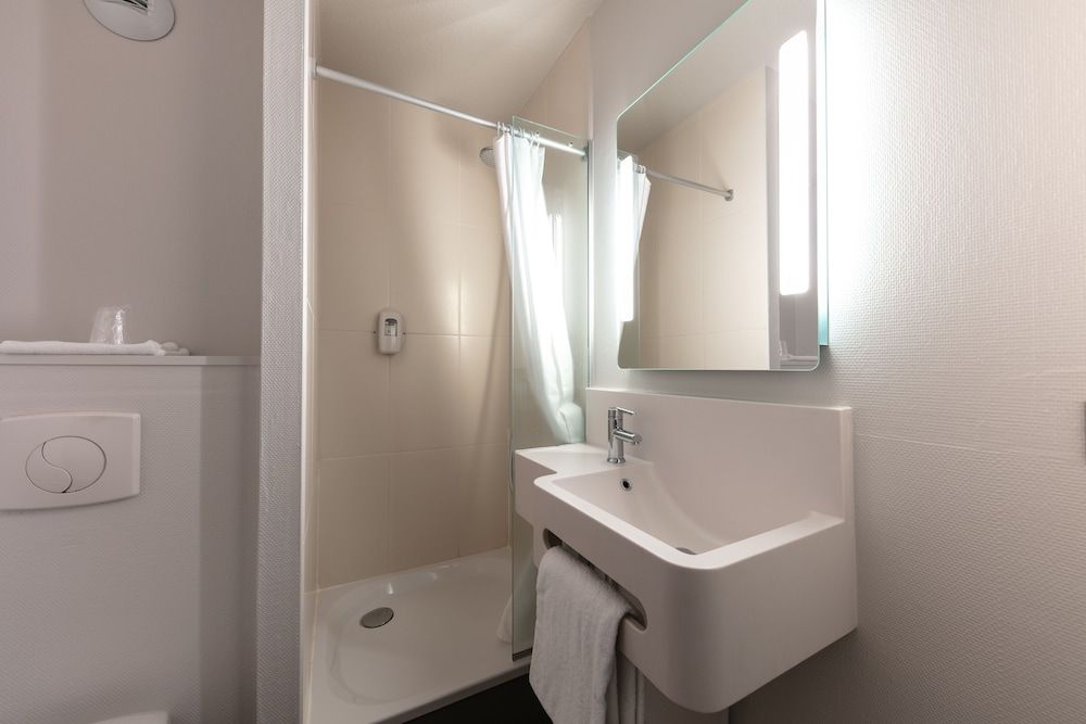 B&B HOTEL Toulouse Basso Cambo Quadruple Room, Non Smoking 8