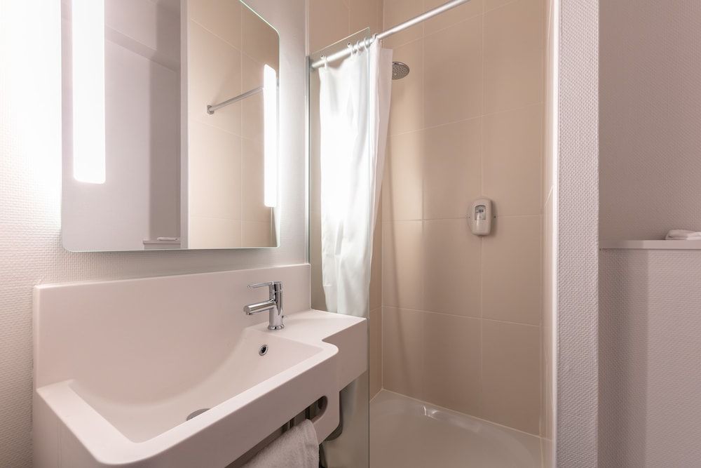 B&B HOTEL Toulouse Basso Cambo Quadruple Room, Non Smoking 9