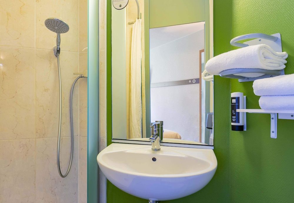 B&B HOTEL Strasbourg Nord Artisans Quadruple Room, Non Smoking 6