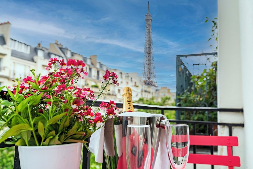 undefined Hotel Le Cercle Tour Eiffel