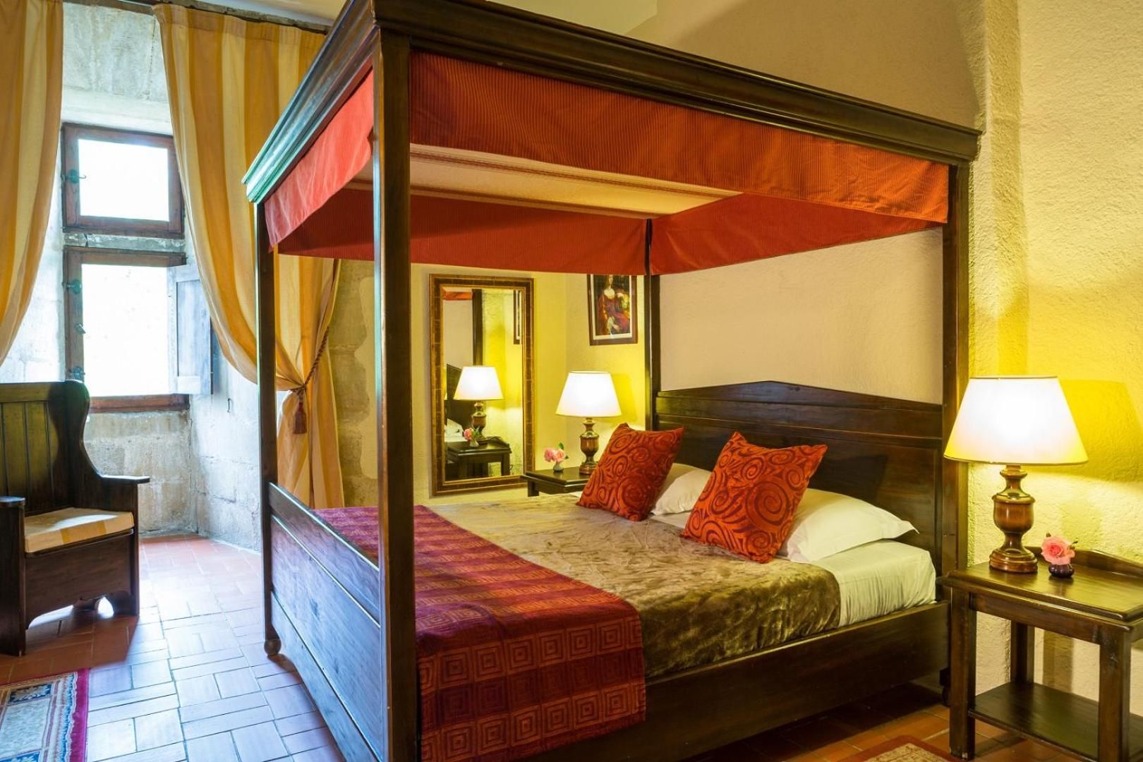 Deluxe King Room with Poster or Canopy Bed - Non-Smoking
