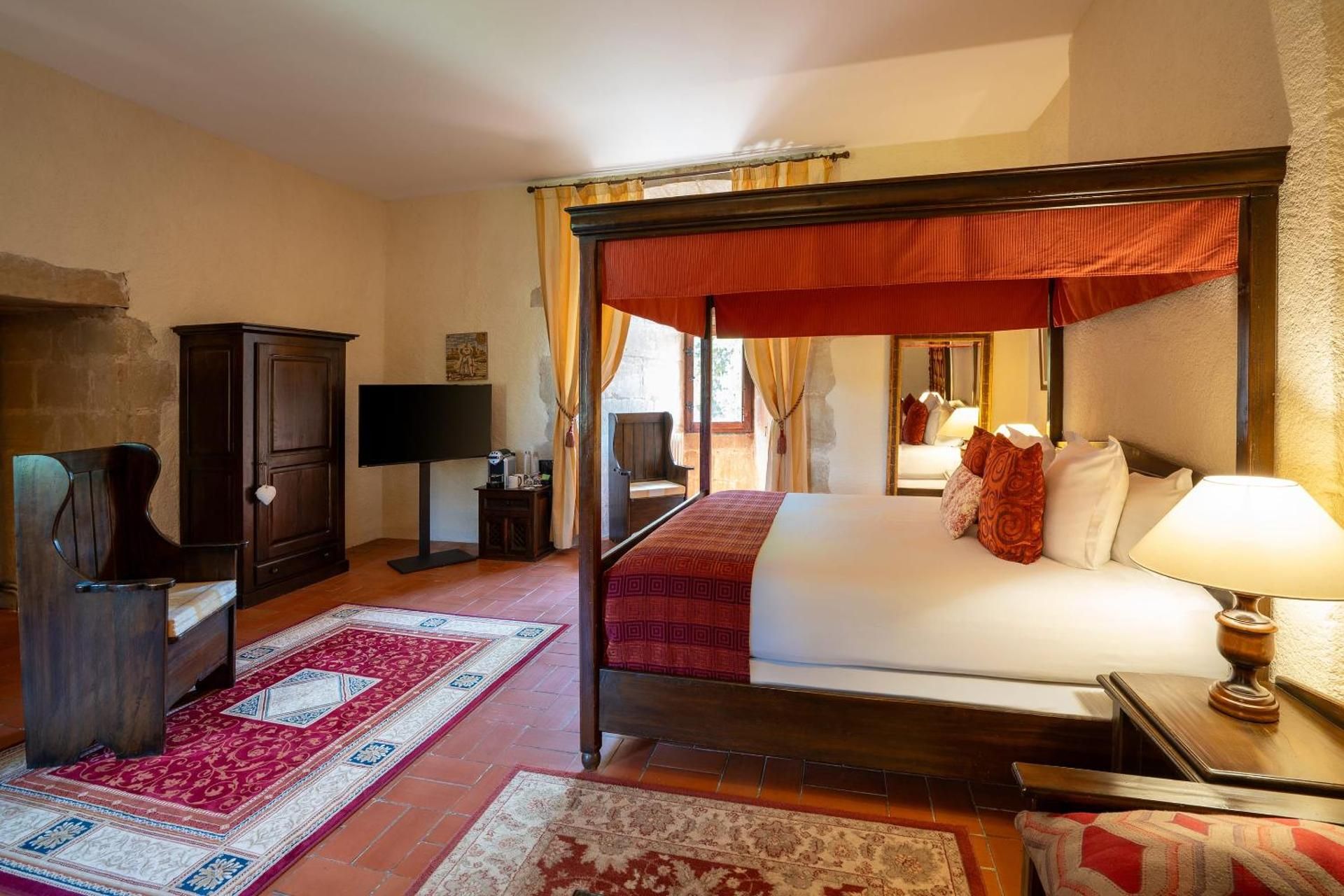 Deluxe King Room with Poster or Canopy Bed - Non-Smoking
