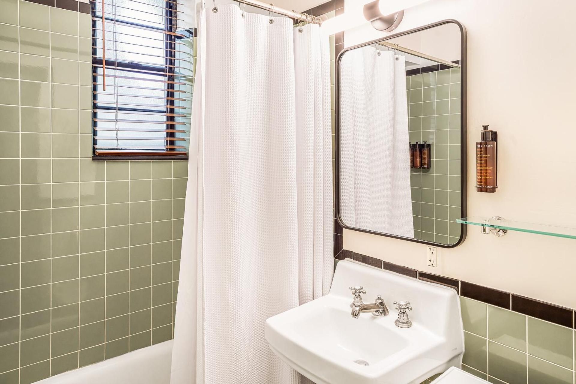 undefined Freehand Miami 10