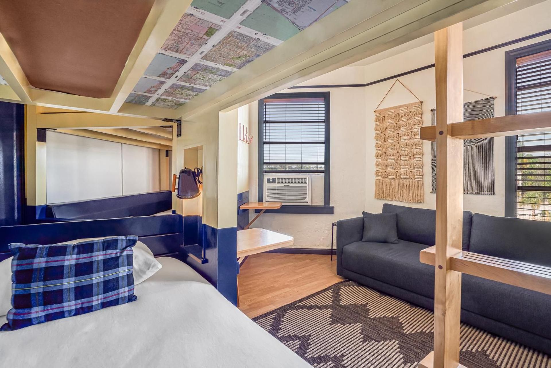 undefined Freehand Miami 8