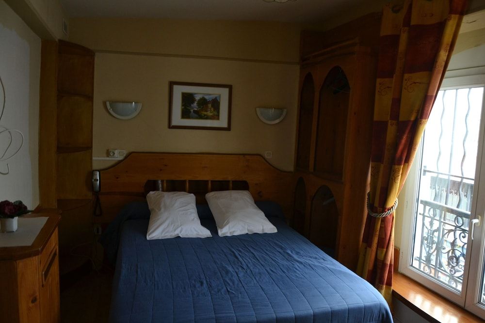 Hôtel Montpellier Double Room, Shared Bathroom