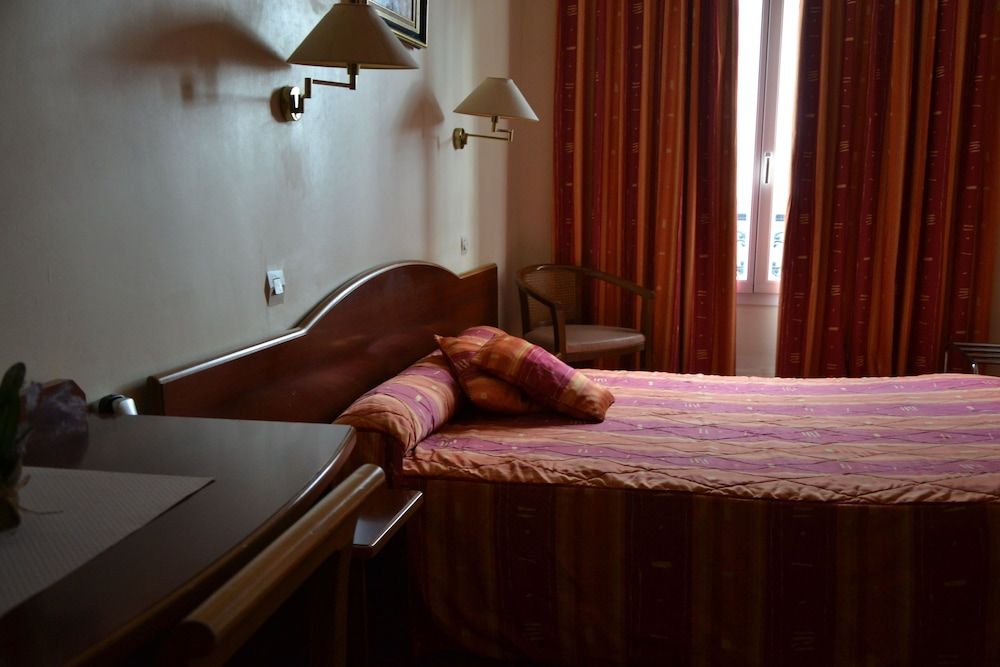 Hôtel Montpellier Double Room, Shared Bathroom 2