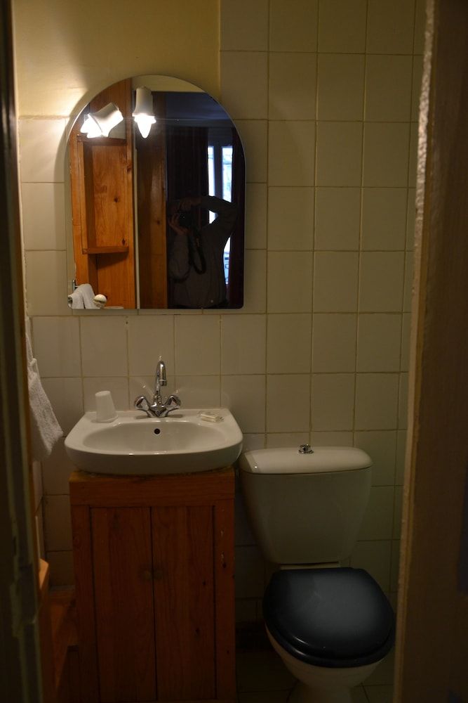 Hôtel Montpellier Double Room, Shared Bathroom 11