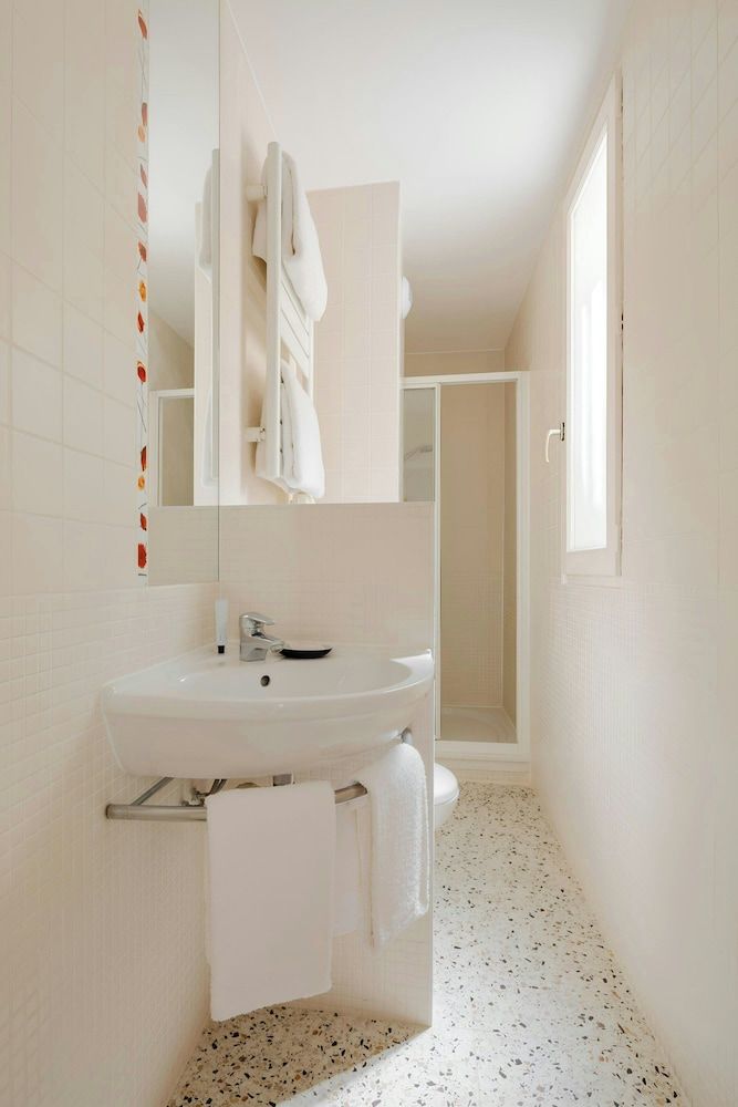 Quintinie Hotel 15eme arrondissement, Sonder by Marriott Bonvoy Studio, 1 Double Bed, Ground Floor 4