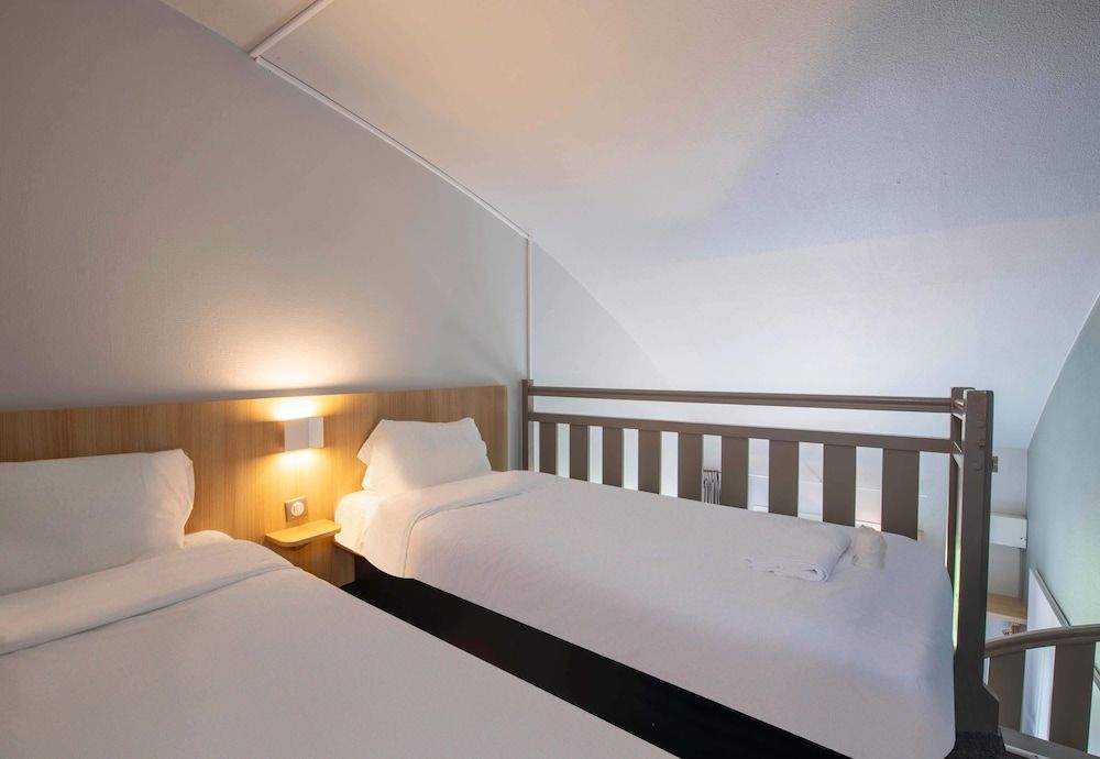 B&B HOTEL Beauvais Quadruple Room 5