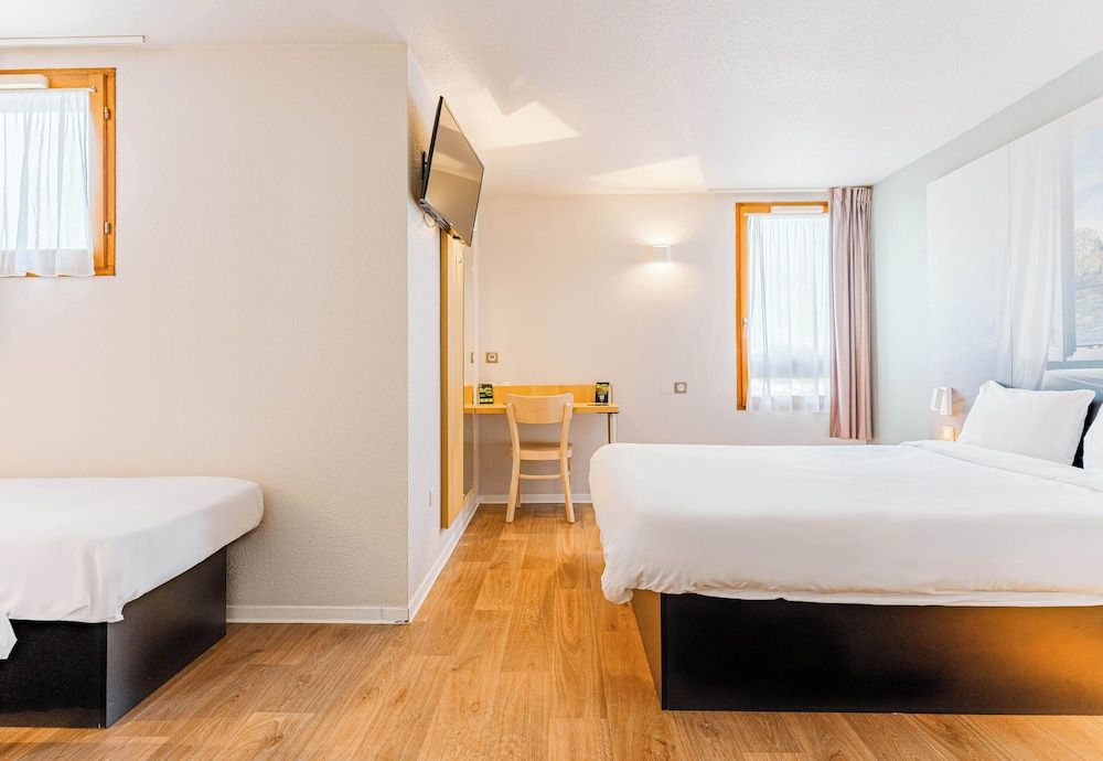 B&B HOTEL Chatellerault Quadruple Room, Non Smoking 3