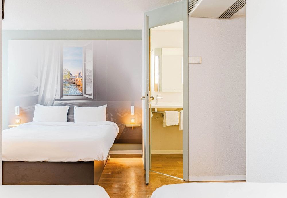 B&B HOTEL Chatellerault Quadruple Room, Non Smoking 2