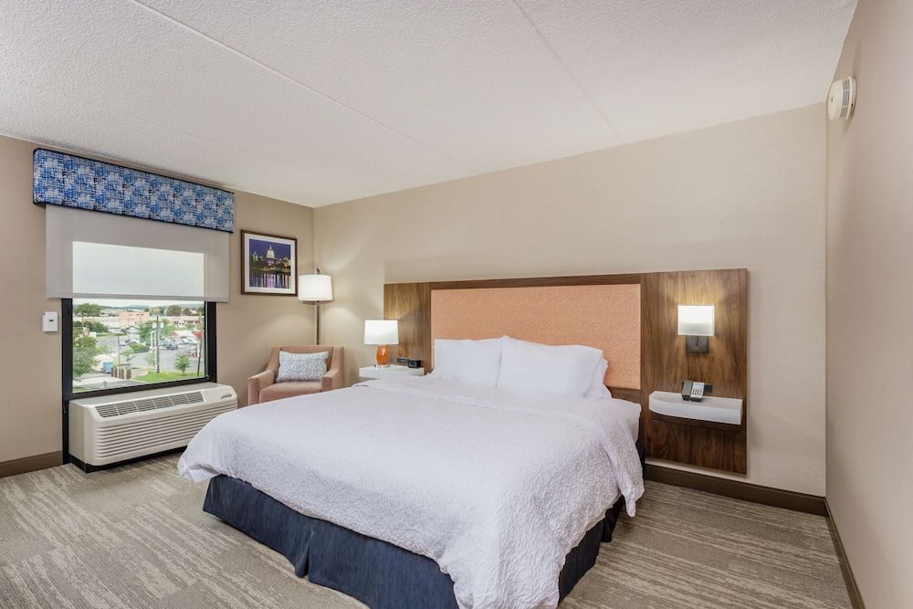 Studio, 1 King Bed, Accessible, Bathtub (Mobility & Hearing)