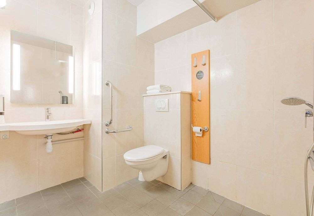 B&B HOTEL Lens Musée du Louvre Double Room, Accessible, Non Smoking 4