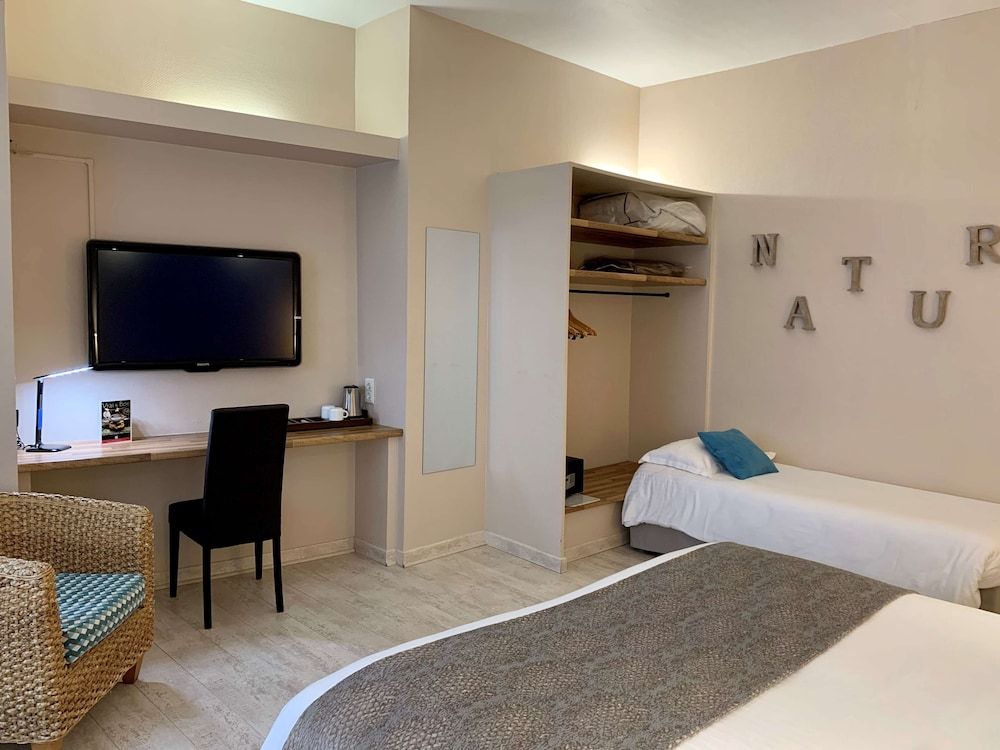 Best Western Hotel Des Voyageurs Deluxe Room, Multiple Beds, Non Smoking 2