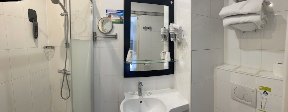 Hipotel Lilas Gambetta Double Room 6