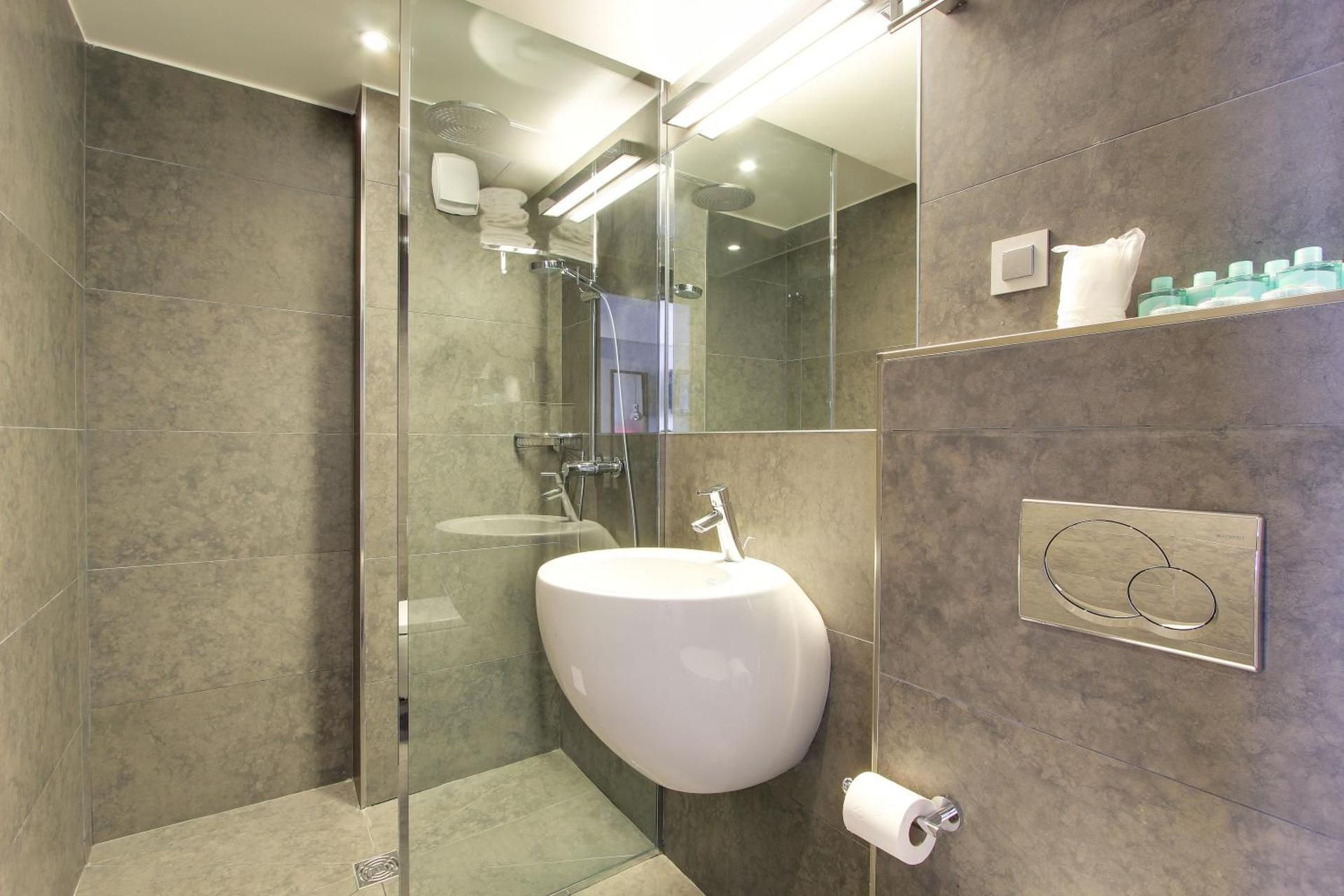 Hotel Alhambra Superior Double Room 15