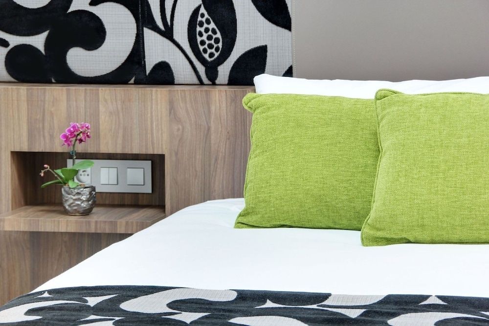 undefined Hotel Alhambra 8