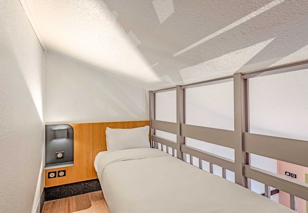 B&B HOTEL Brest Kergaradec Triple Room, Non Smoking 3