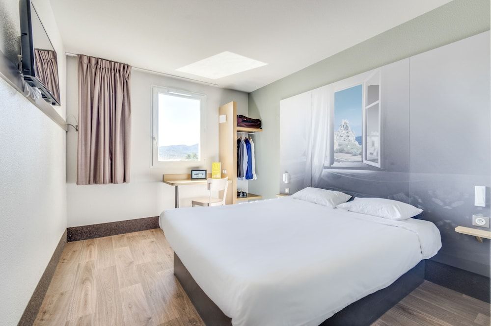 B&B HOTEL Brignoles Double Room, Accessible, Non Smoking 2