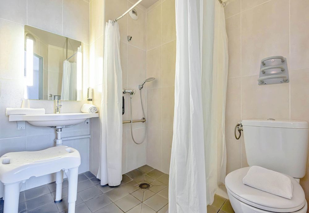 B&B HOTEL Brignoles Double Room, Accessible, Non Smoking 4