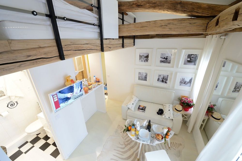 Economy Studio (Family White)