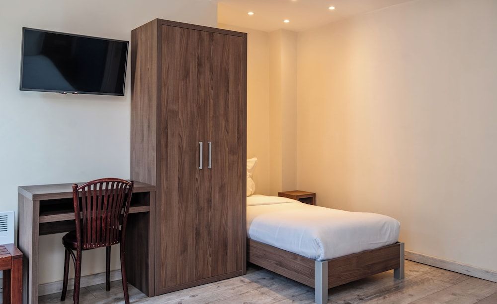 undefined Hotel La Perle Montparnasse 8