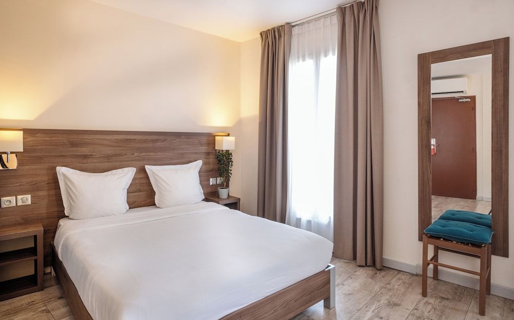 undefined Hotel La Perle Montparnasse