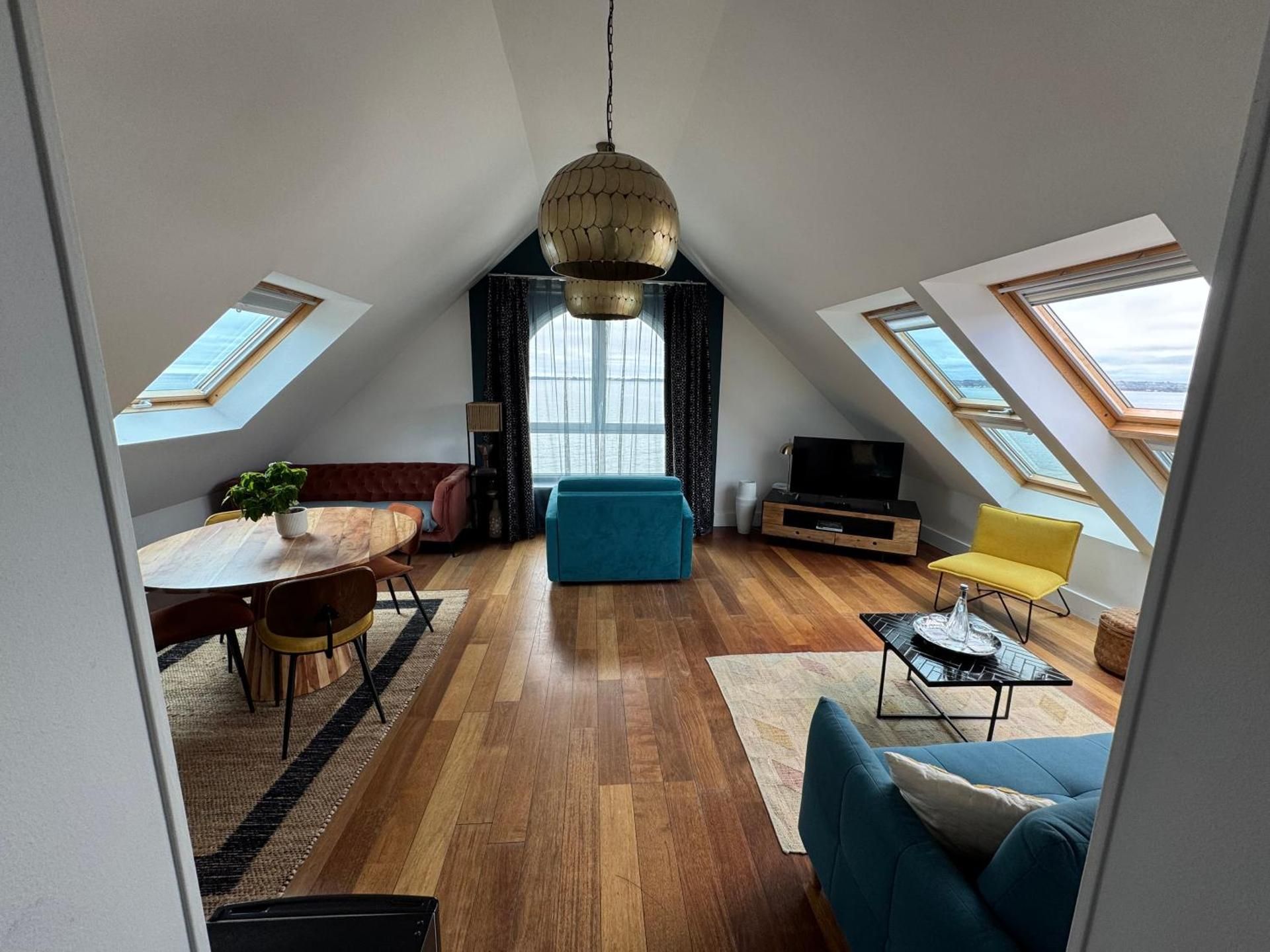 Suite, Sea View