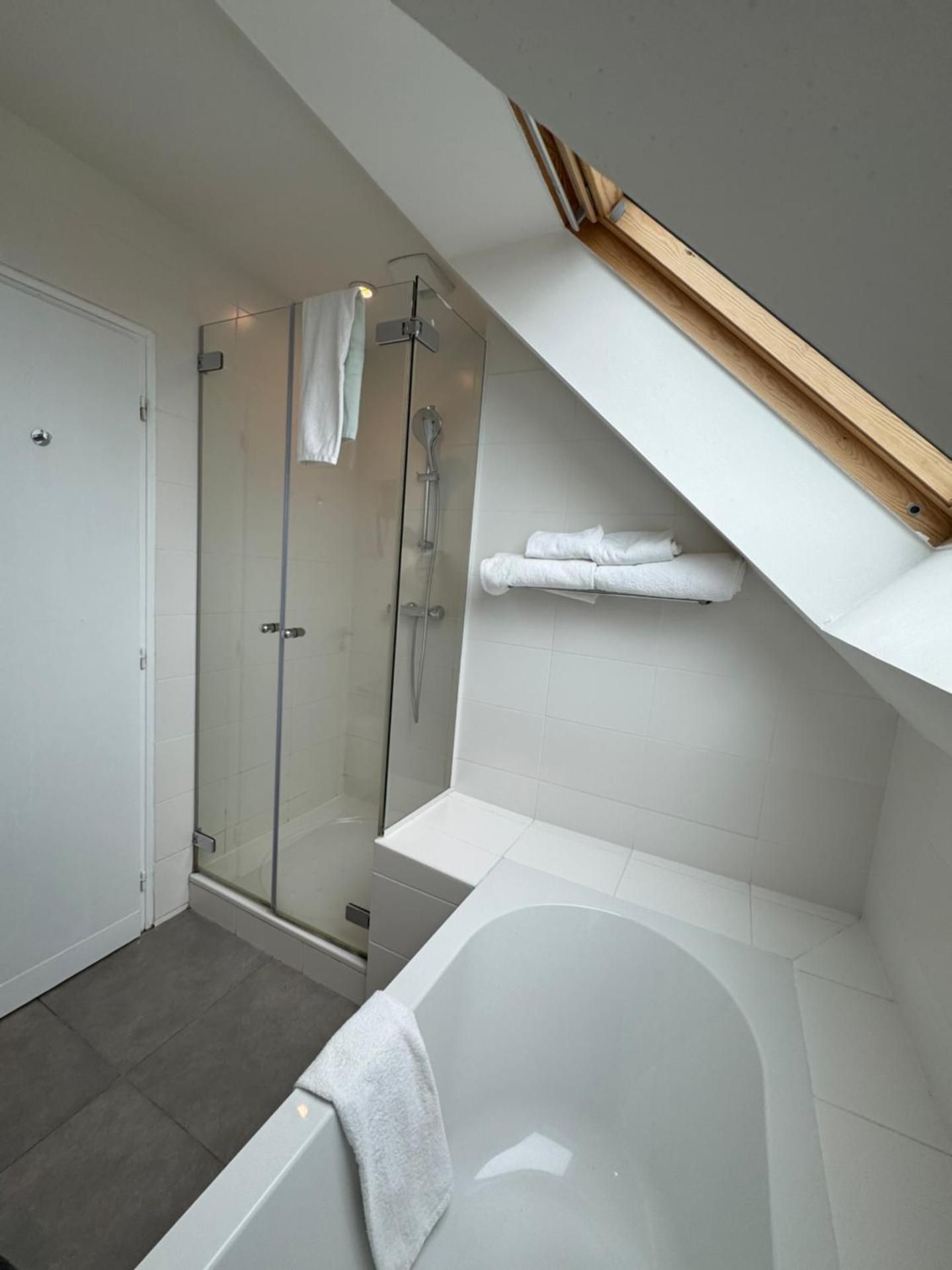 Suite, Sea View