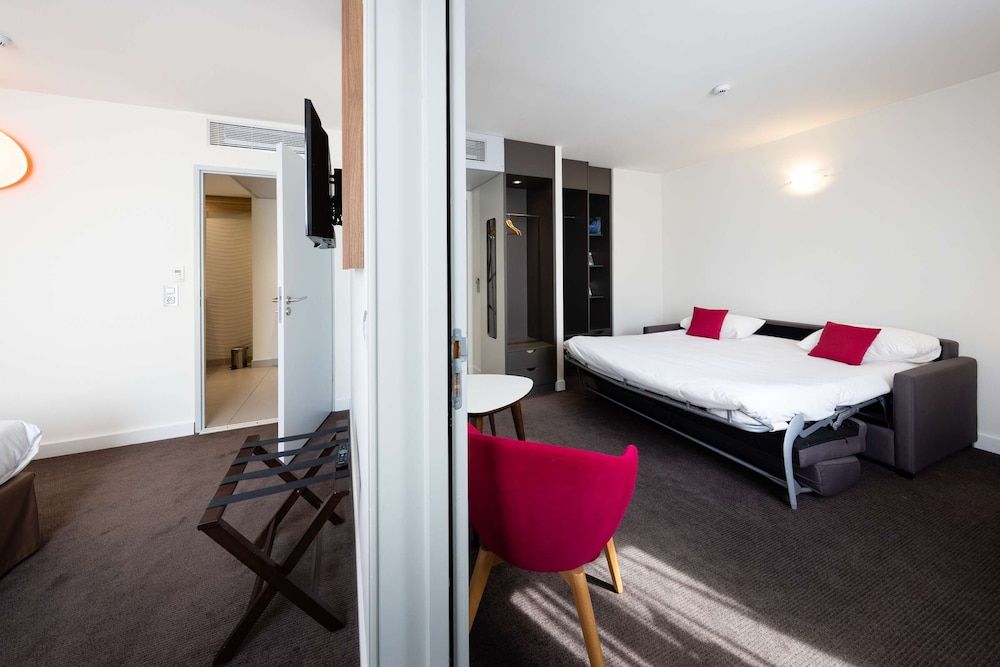 Campanile Limoges Centre - Gare Room, 2 Double Beds (Next Generation) 4