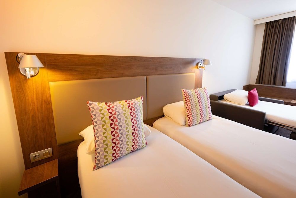 Campanile Limoges Centre - Gare Room, 3 Twin Beds (Next Generation) 2