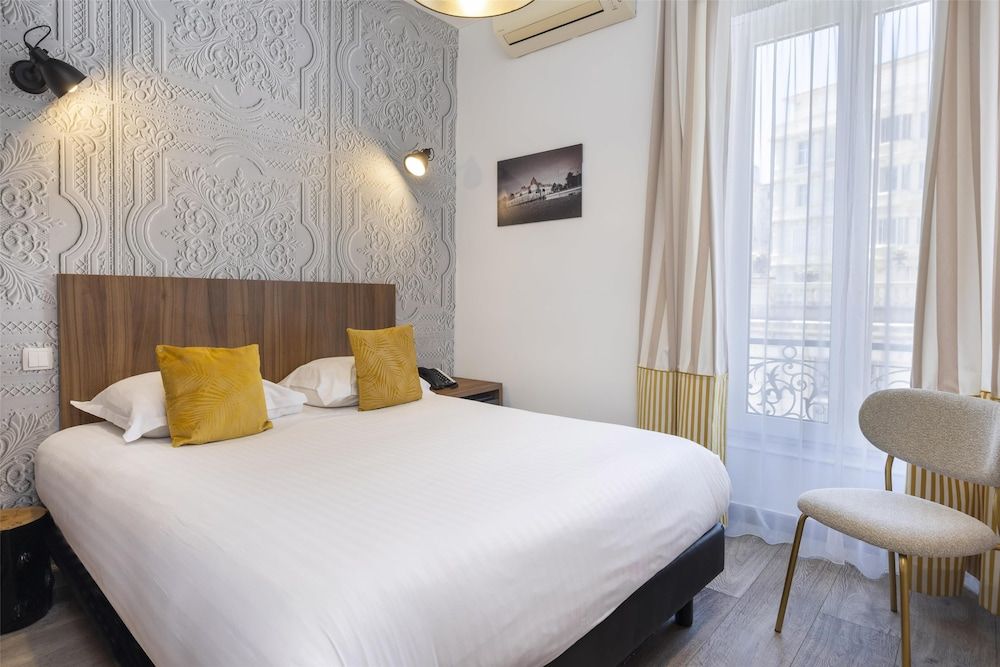 Best Western Plus Hotel Brice Garden Classic Room, 1 Queen Bed, Non Smoking 3